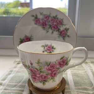 Vintage Royal Albert bone China teacup and saucer with display stand, England